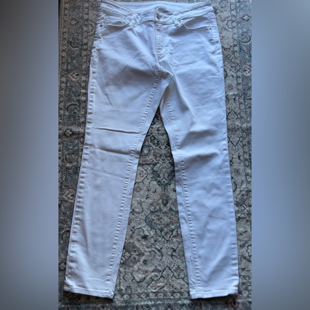 LOFT White Curvy Jeans. Size 6P
